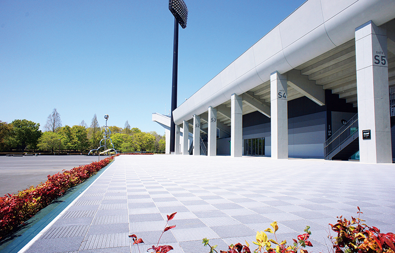 Construction example: Thermalbarrier ILB laid around the rugby field at Kumagaya Sports Culture Park, Saitama Prefecture