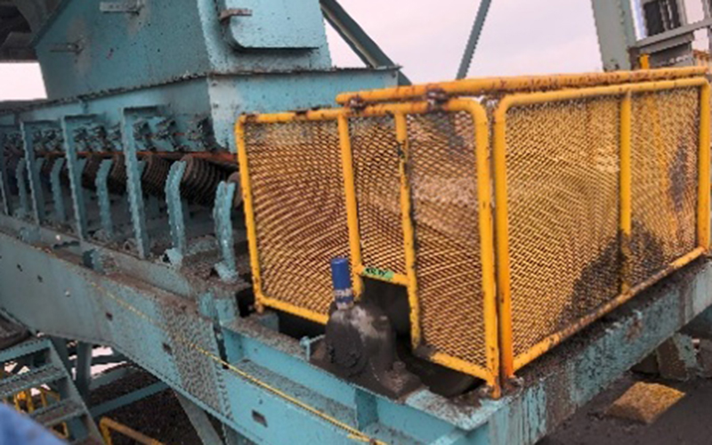 Installation of a safety cover for the belt conveyor tail pulley