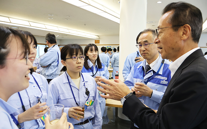 Vice President Asakura in the Research and Development Group