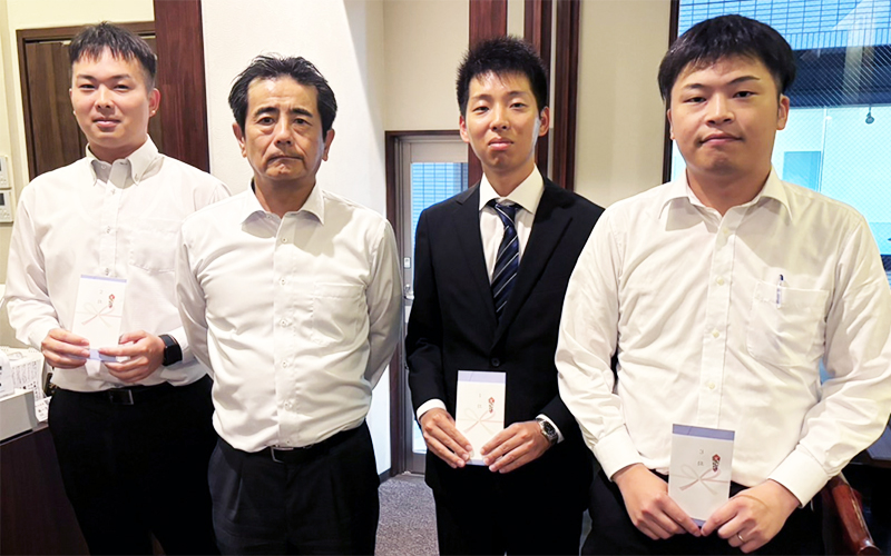 General Manager Matsushita and the award winners whose efforts were evaluated (FY2025)