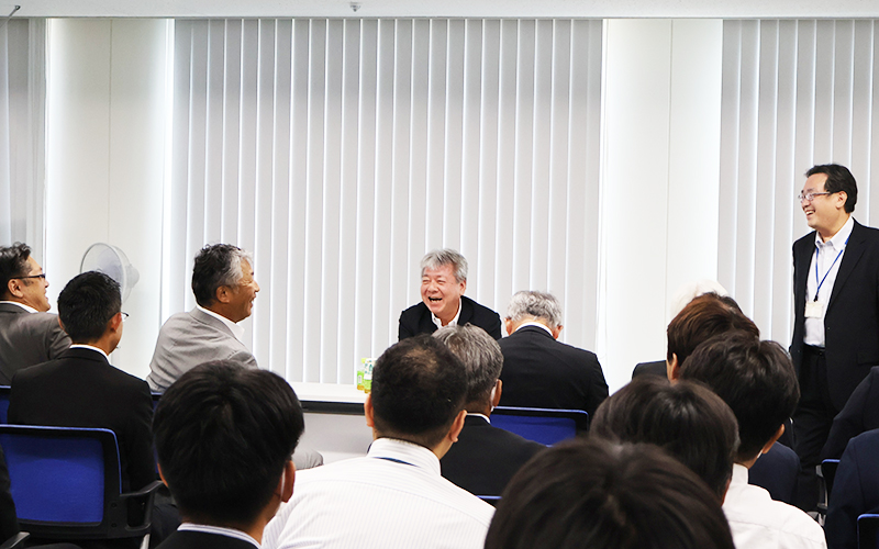 Senior Executive Officer Matsui in the Tokyo Branch